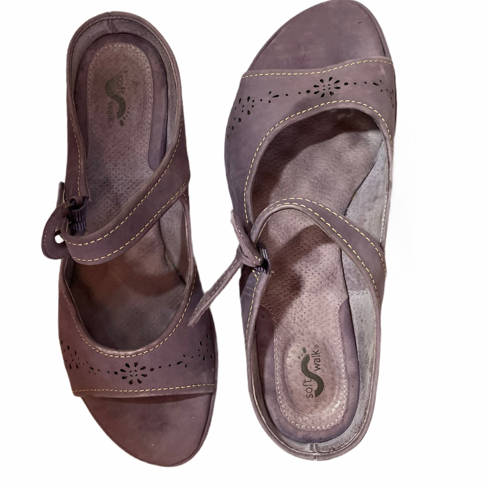 Soft walk purple sandals 7 1/2‎ M